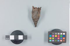 Foto (Seitenansicht) von buddistisches Amulett 4 (NHMW-ZOO-MO-0081100-ETH-114)